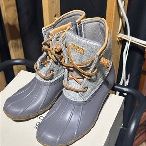 Sperry Women's Gray and Tan Winter Boots